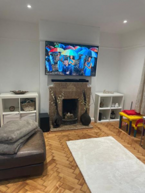 2 Bed Flat near Main Acton Line